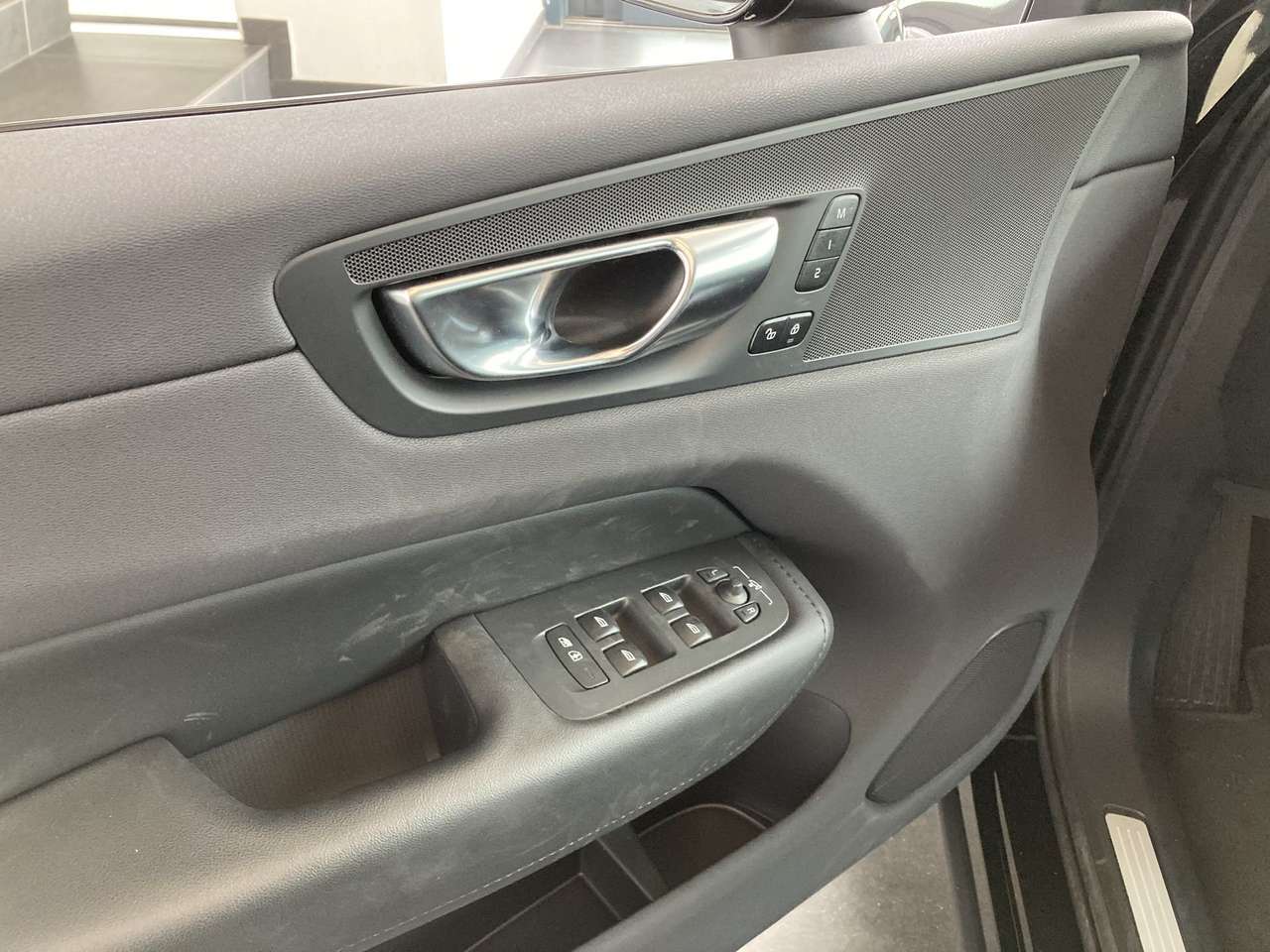 Volvo XC60 PLUS DARK HYBRID BENZINE AUTOMAAT 43000KM!!!! — foto 17 van 17