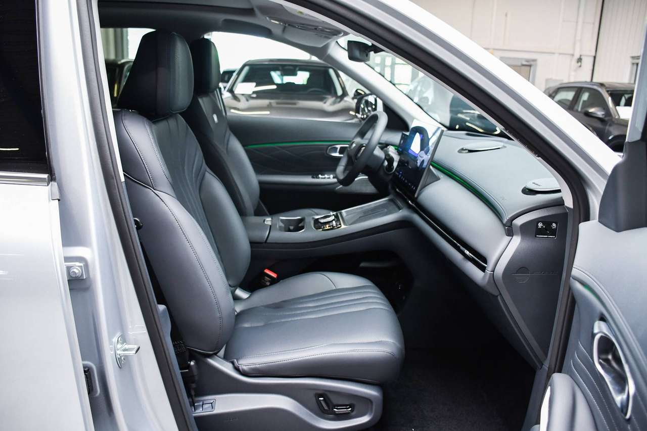 Geely Starray EM-i Max+ 136km NIEUW - NAVIGATIE / OPEN PANO-DAK / LEDER / CAMERA / ACC / BLIS / PDC — foto 6 van 22