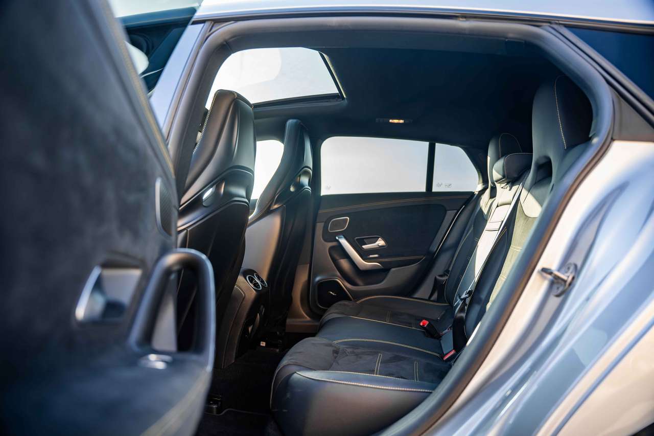 Mercedes-Benz CLA 45 AMG (2021) — foto 21