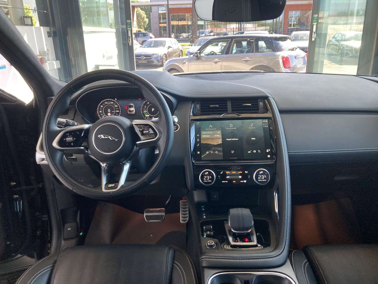 Jaguar E-Pace R-DYNAMIC PLUG IN HYBRIDE AWD AUTOMAAT+TAL VAN OPTIES — foto 11 van 18