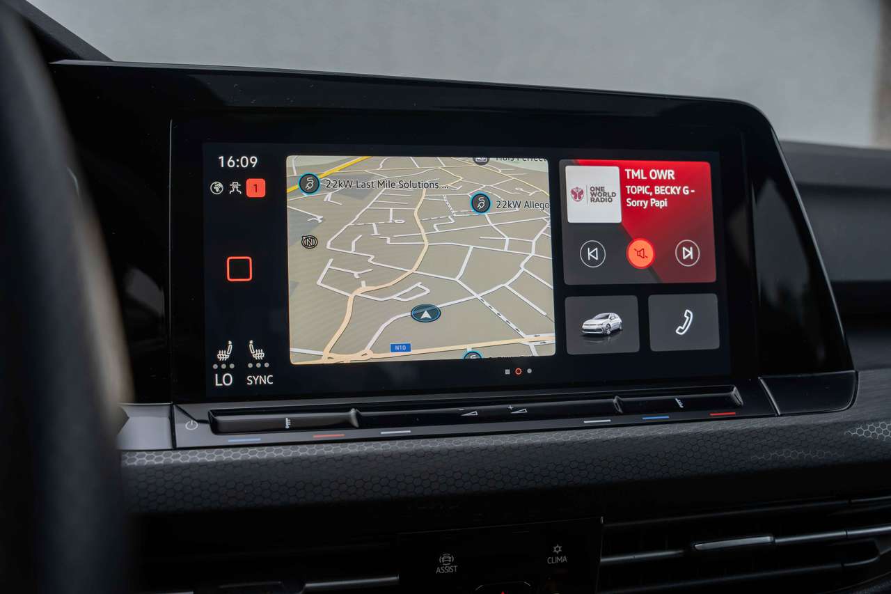 Volkswagen Golf GTI Clubsport PANO/AKRA/IQLIGHTS/19"/ACC/CAMERA/CARPLAY — foto 17 van 25