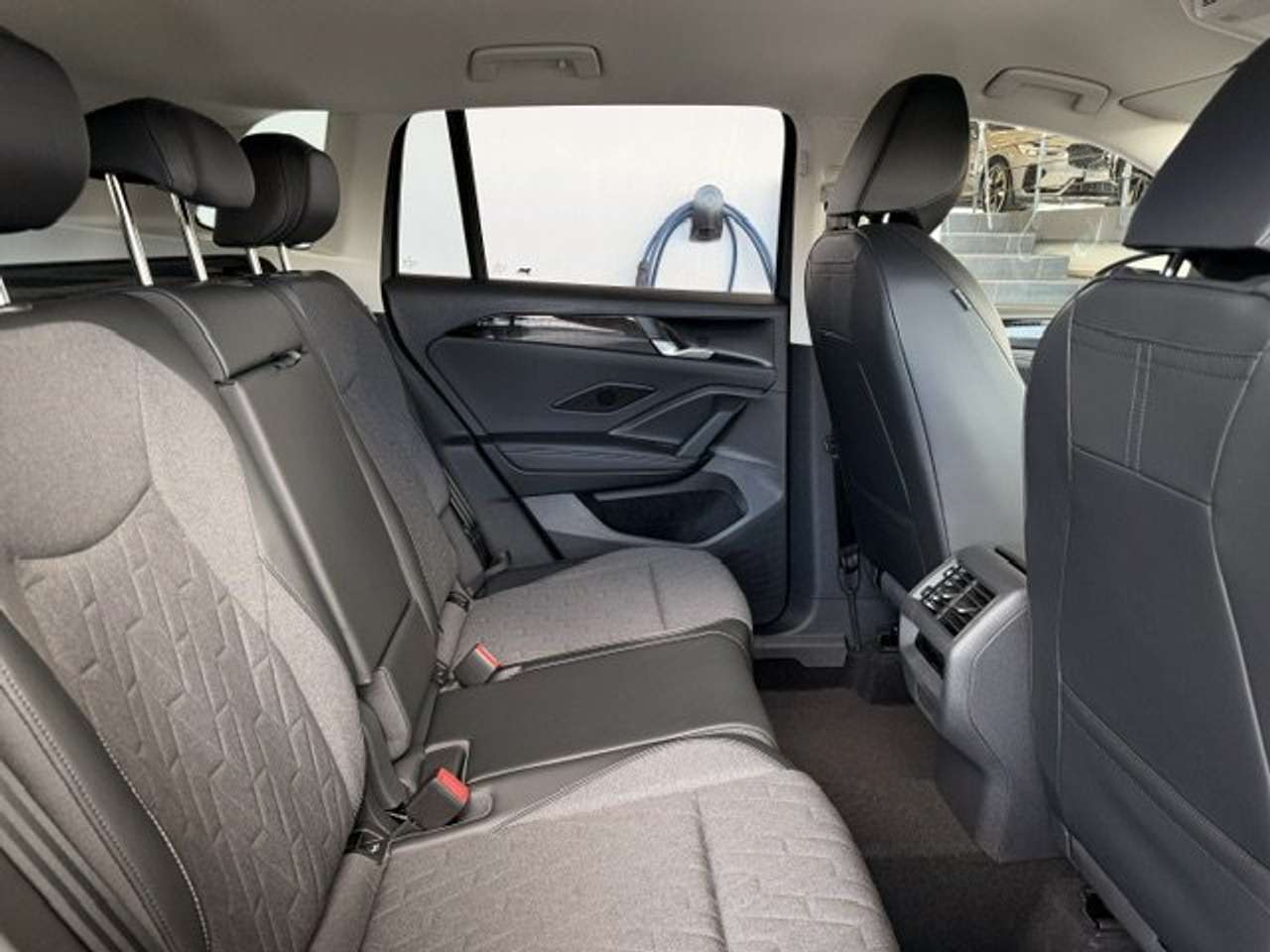 Volkswagen Tiguan LIFE EDITION HYBRIDE AUTOMAAT NIEUW 0 KM!!! — foto 10 van 25