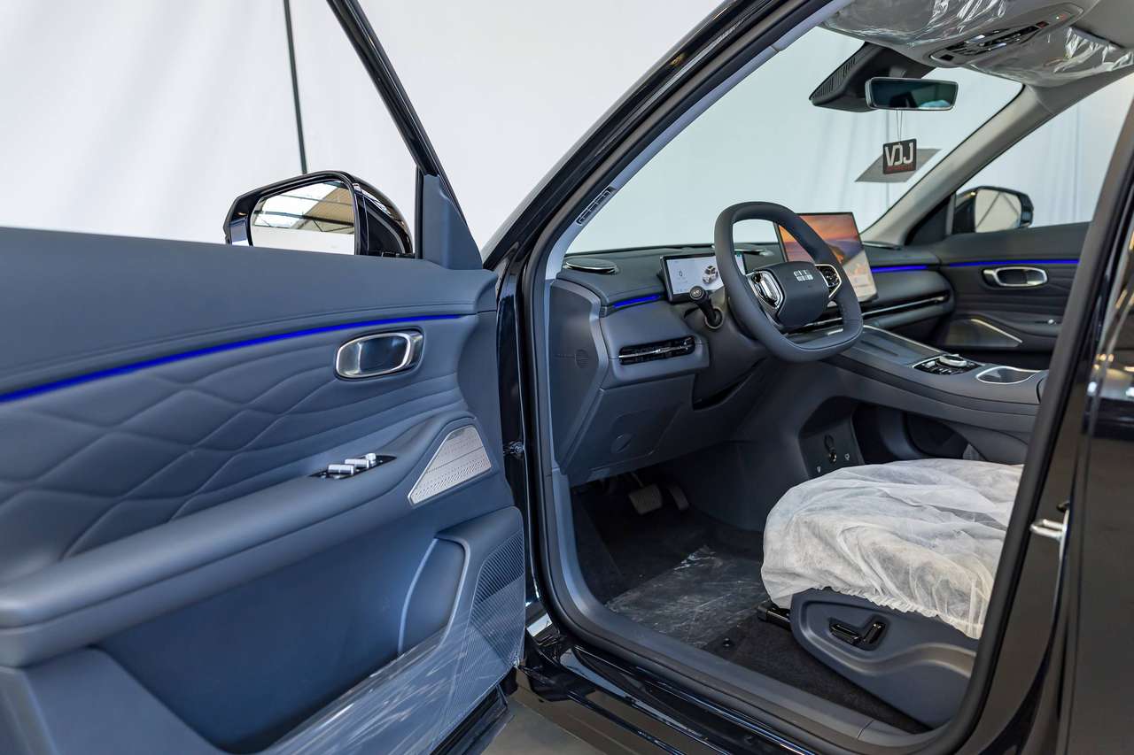 Geely Starray EM-i MAX+|136KM ELEK.BEREIK|8-JAAR-GARANTIE|PANO|MASSAGE|HEAD-UP|PREMIUM-SOUND|360°|KEYLESS|ZETELKOEL.|ZETELVERW. (v/a)| — foto 24 van 25
