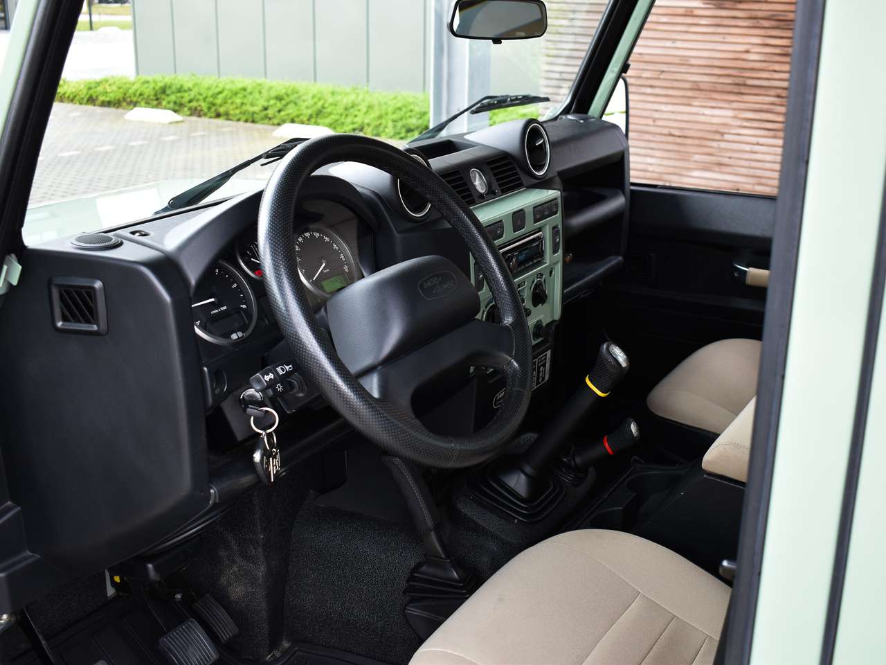 Land Rover Defender 110 2.2 TD4 - "Heritage Edition" — foto 8 van 25