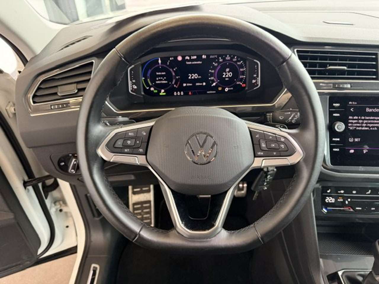 Volkswagen Tiguan LIFE ACTIVE PLUG-IN HYBRIDE AUTOMAAT  46000KM!!!! — foto 8 van 23