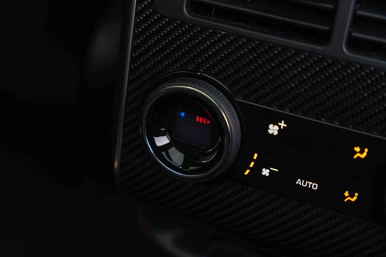 Land Rover Range Rover Sport V8 SVR Carbon Edition LED/PANO/LICHTEVRACHT/MERIDIAN/LUCHTV./ACC/AMBIENTE/TREKHAAK — foto 20 van 25