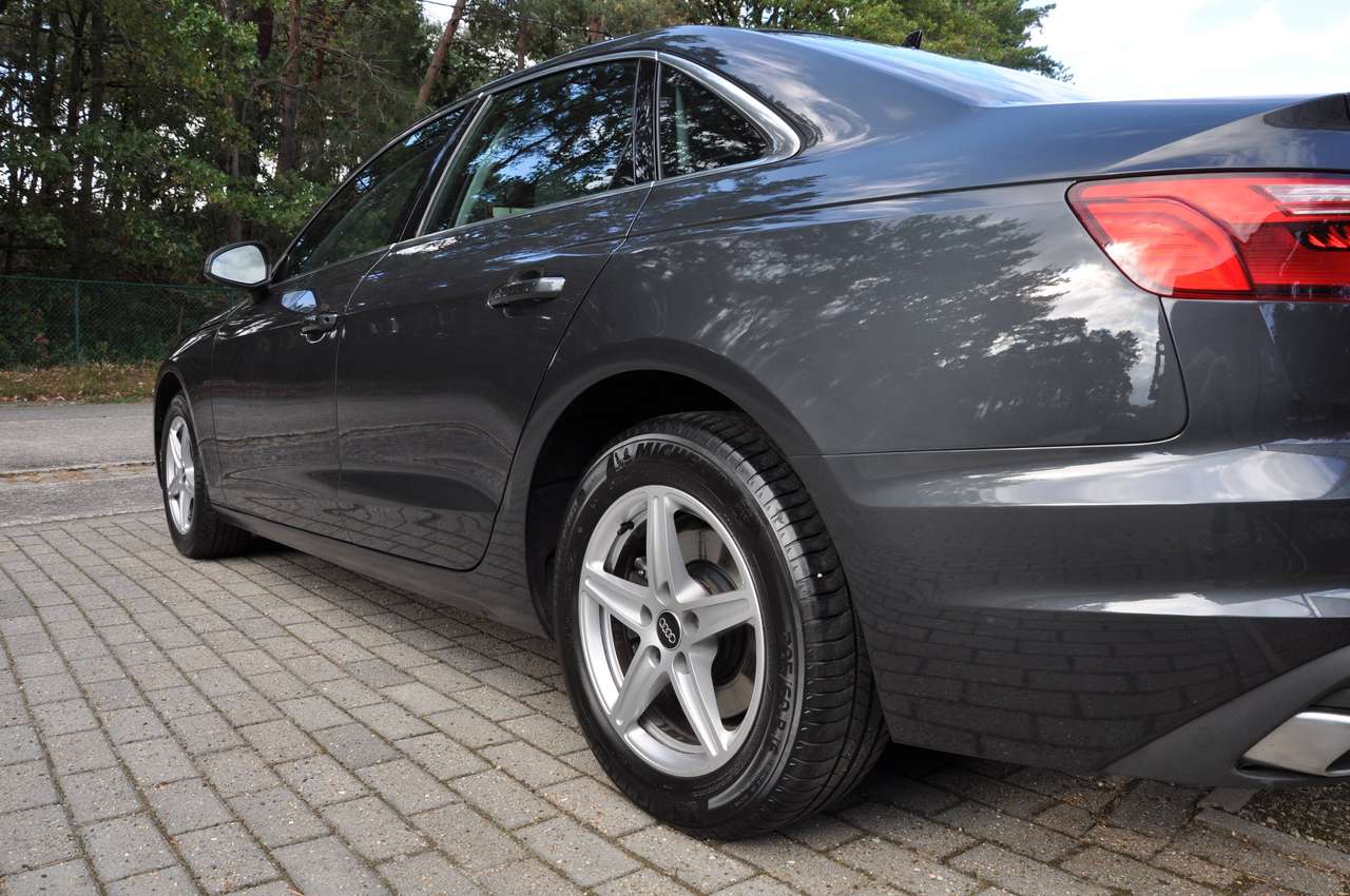 Audi A4 35 TFSI Business Edition "Attraction" S-tronic "Automaat" Benzine mild hybride — foto 3 van 15