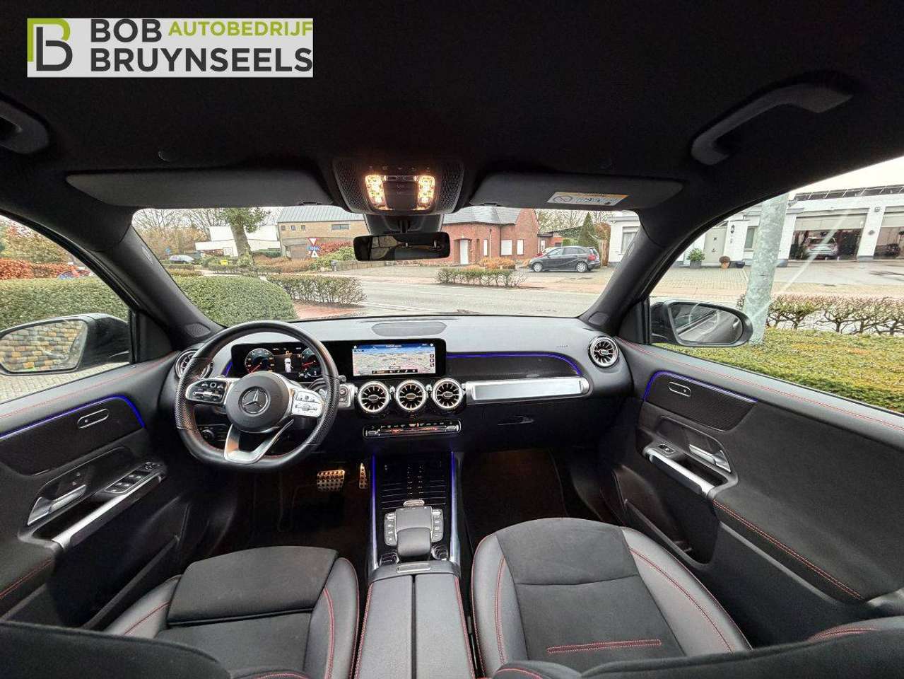 Mercedes-Benz GLB 180 AMG Line | Nightpakket | Trekhaak | Sfeerverlichting | Verstelbare achterbank — foto 11 van 18