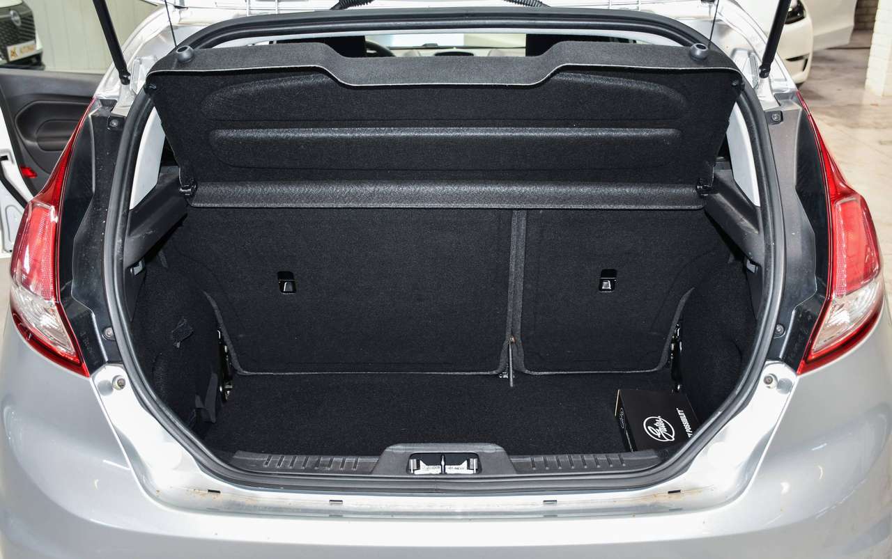 Ford Fiesta Fiesta 1.2i Trend - DAGRIJLICHTEN / AIRCO / ARMSTEUN — foto 13 van 14