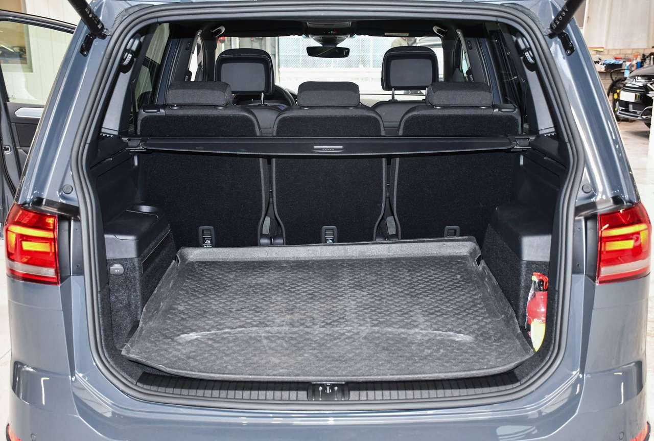 Volkswagen Touran Touran 1.5 TSI R-Line 7pl DSG - NAVIGATIE / TREKHAAK / CAMERA / SMARTLINK / BLIS / ACC / PDC — foto 20 van 22