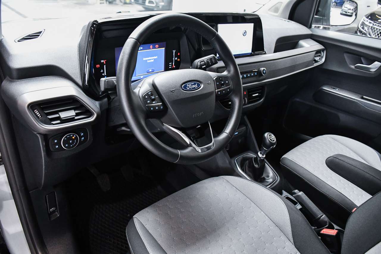 Ford Tourneo Courier Titanium 5pl - NAVI SMARTLINK / CAMERA / PDC / CC — foto 8 van 17