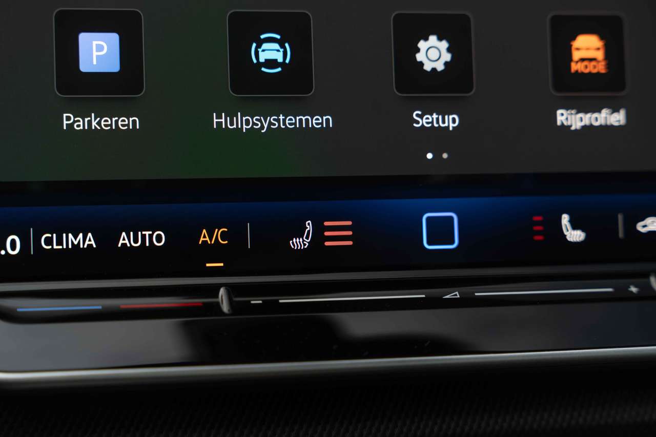 Volkswagen Golf R 4MOTION 'Black Edition' PANO/MATRIX/AKRAPOVIC/ACC/CAMERA/H&K/19" — foto 17 van 25