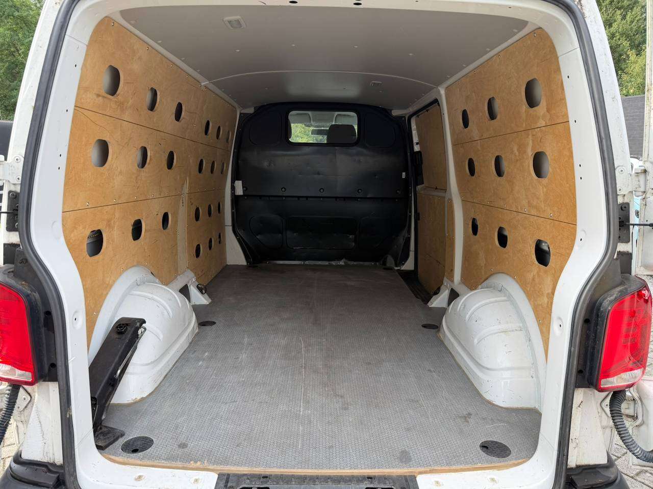 Volkswagen T6.1 Transporter BTW LANGE UITVOERING TREKHAAK CAMERA — foto 12 van 16