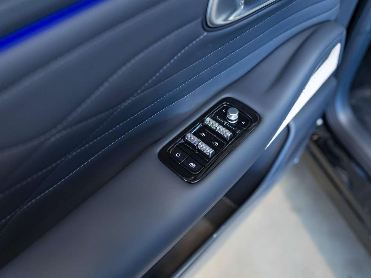 Geely Starray EM-i MAX+|136KM ELEK.BEREIK|8-JAAR-GARANTIE|PANO|MASSAGE|HEAD-UP|PREMIUM-SOUND|360°|KEYLESS|ZETELKOEL.|ZETELVERW. (v/a)| — foto 25 van 25