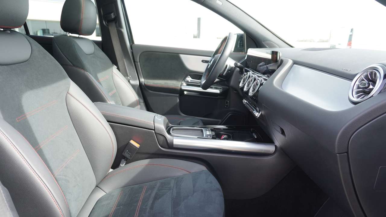 Mercedes-Benz GLA 180 AMG Line Pano Dak Distronic Nightpack 20" multispaaks  Full Full option!!! — foto 12 van 18