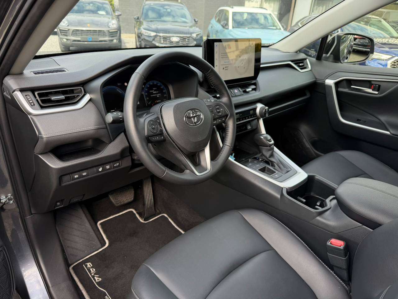 Toyota RAV4 HEV DYNAMIC PLUS VOL LEDER ZETEL- EN STUURVERWARMING CAMERA APPLE CARPLAY — foto 4 van 13
