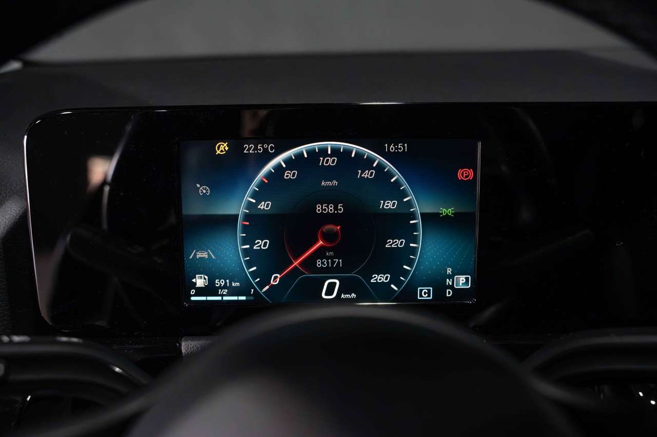 Mercedes-Benz GLA 180 (2021) — foto 19