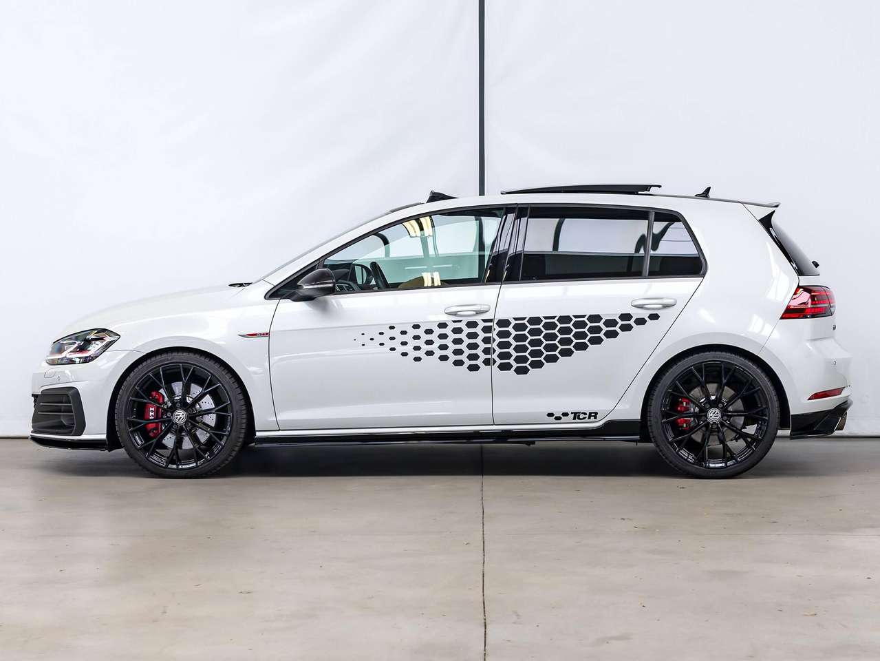 Volkswagen Golf GTI TCR|VOORKANT PPF BESCHERMD|AKRAPOVIC|PANO|CARBON|DYN-AUDIO-SYSTEEM|CAMERA|ZETELVERW.|ACC|LA|GARANTIE| — foto 3 van 25