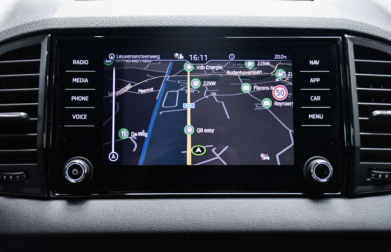 Skoda Karoq Karoq 1.5 TSI ACT Family DSG - NAVIGATIE / CAMERA / SMARTLINK / WINTERPACK / PDC / CC — foto 9 van 21