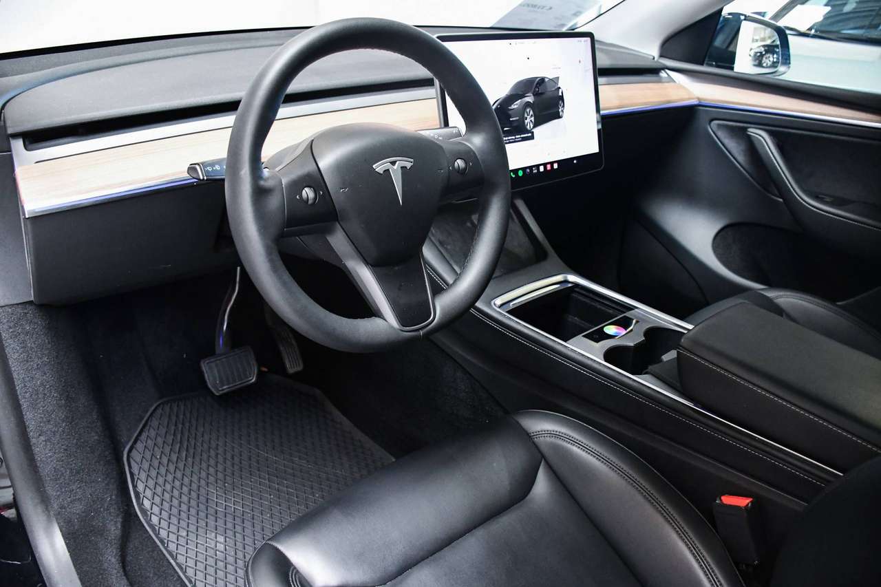 Tesla Model Y Model Y Standard Range - NAVIGATIE / PANORAMISCH DAK / CAMERA / ACC / BLIS / PDC — foto 8 van 17