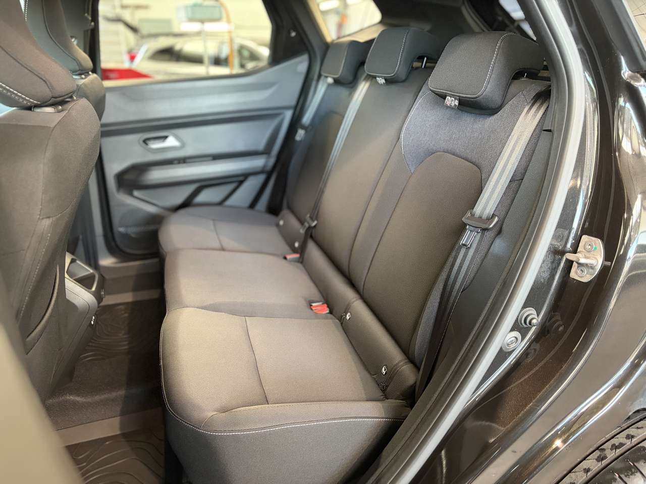 Dacia Duster Journey Hybrid 140 PK — foto 7 van 18