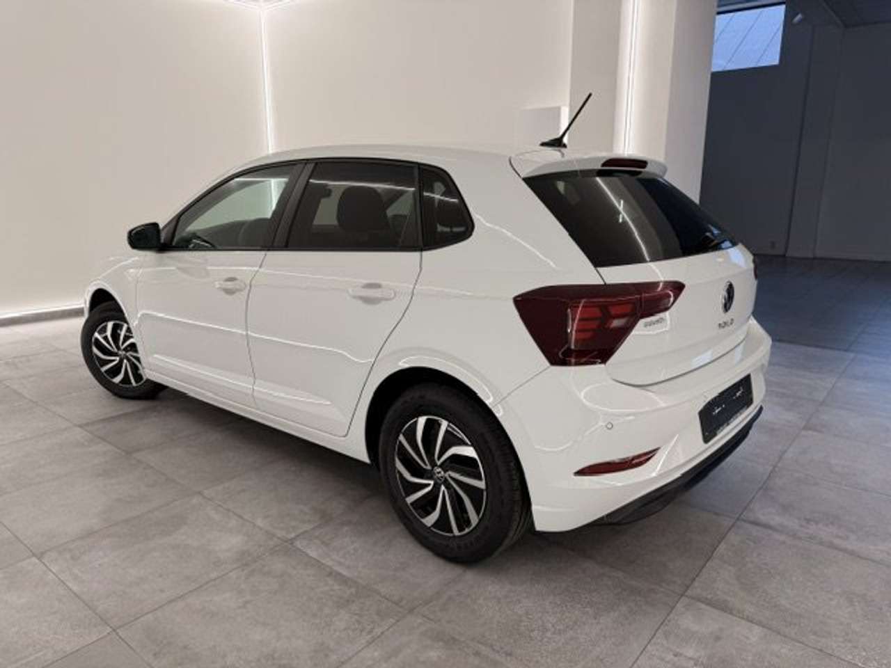 Volkswagen Polo BENZINE MET SLECHTS 22000KM!!!!! — foto 4 van 20