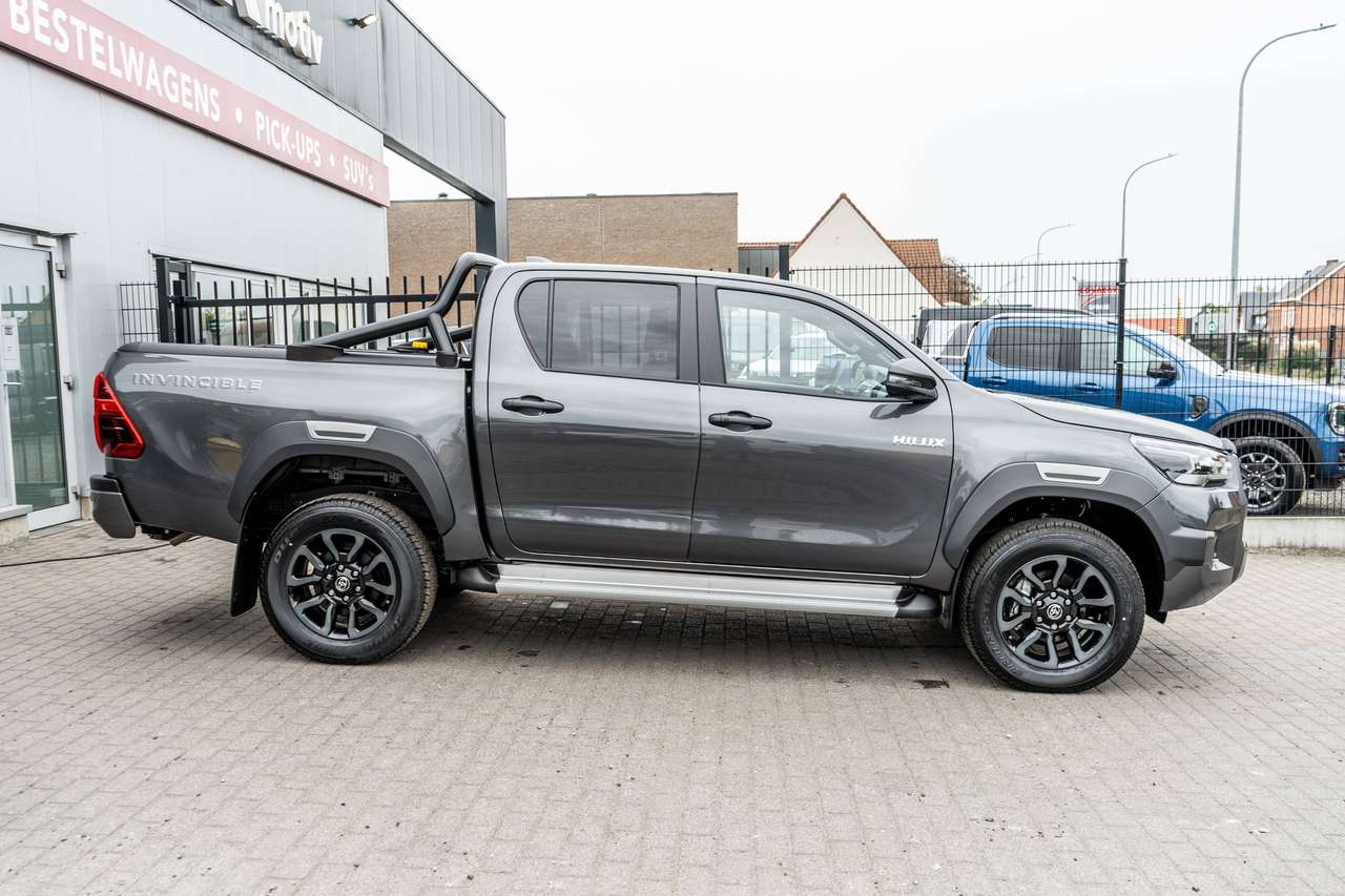 Toyota Hilux 2.8 D4D MHEV Invincible - Trekhaak / Roll cover - 50.300 excl — foto 2 van 17