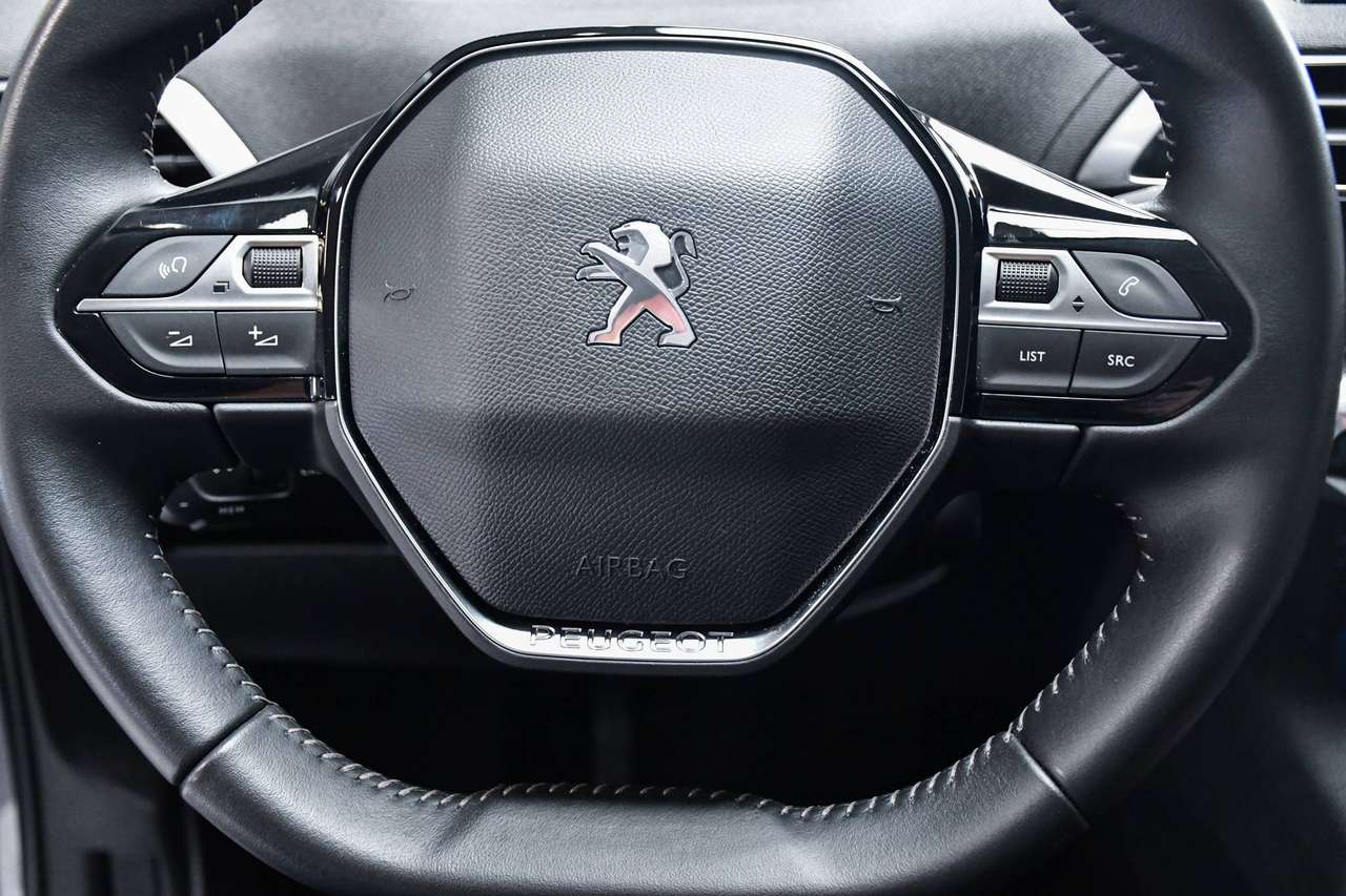 Peugeot 3008 3008 1.2 PureTech Active Pack - NAVIGATIE VIA SMARTLINK / CAMERA / PDC / CC — foto 17 van 19