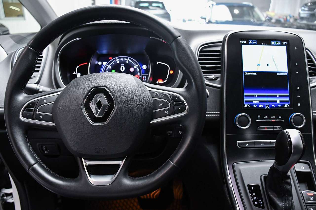 Renault Scenic Scenic 1.33 TCe Intens EDC - NAVIGATIE / CAMERA / SMARTLINK / BLIS / PDC / CC — foto 17 van 20