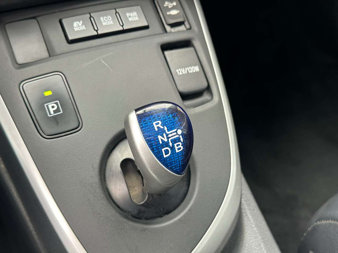 Toyota Auris 1.8i Hybride  HSD Premium CVT 20000km — foto 12 van 18