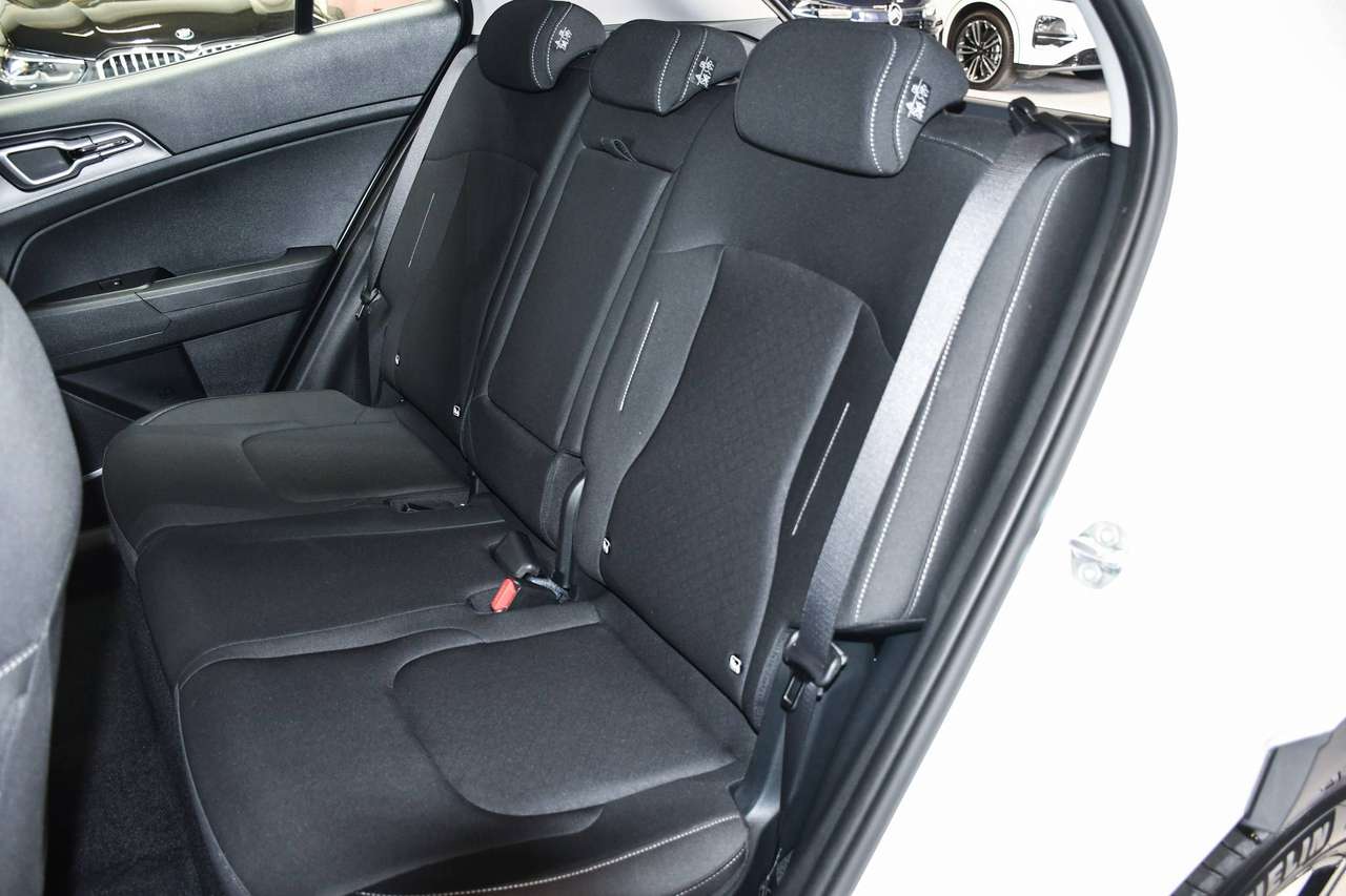 Kia Sportage Sportage 1.6 T-GDi Pulse DCT - NAVIGATIE / CAMERA / ACC / SMARTLINK / PDC — foto 19 van 21