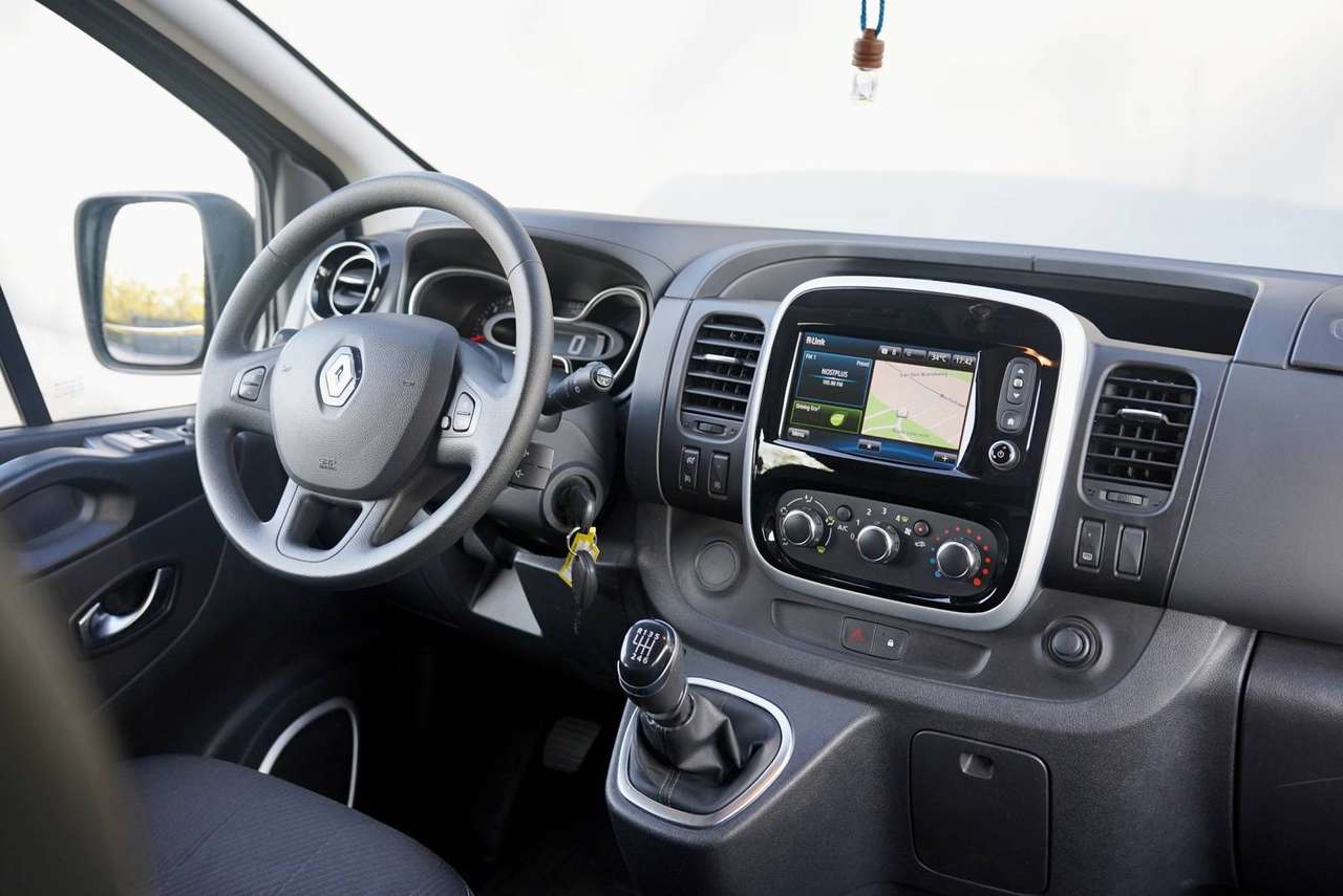 Renault Trafic 2.0 dCi 29 6 plaatsen lichte vracht — foto 13 van 25