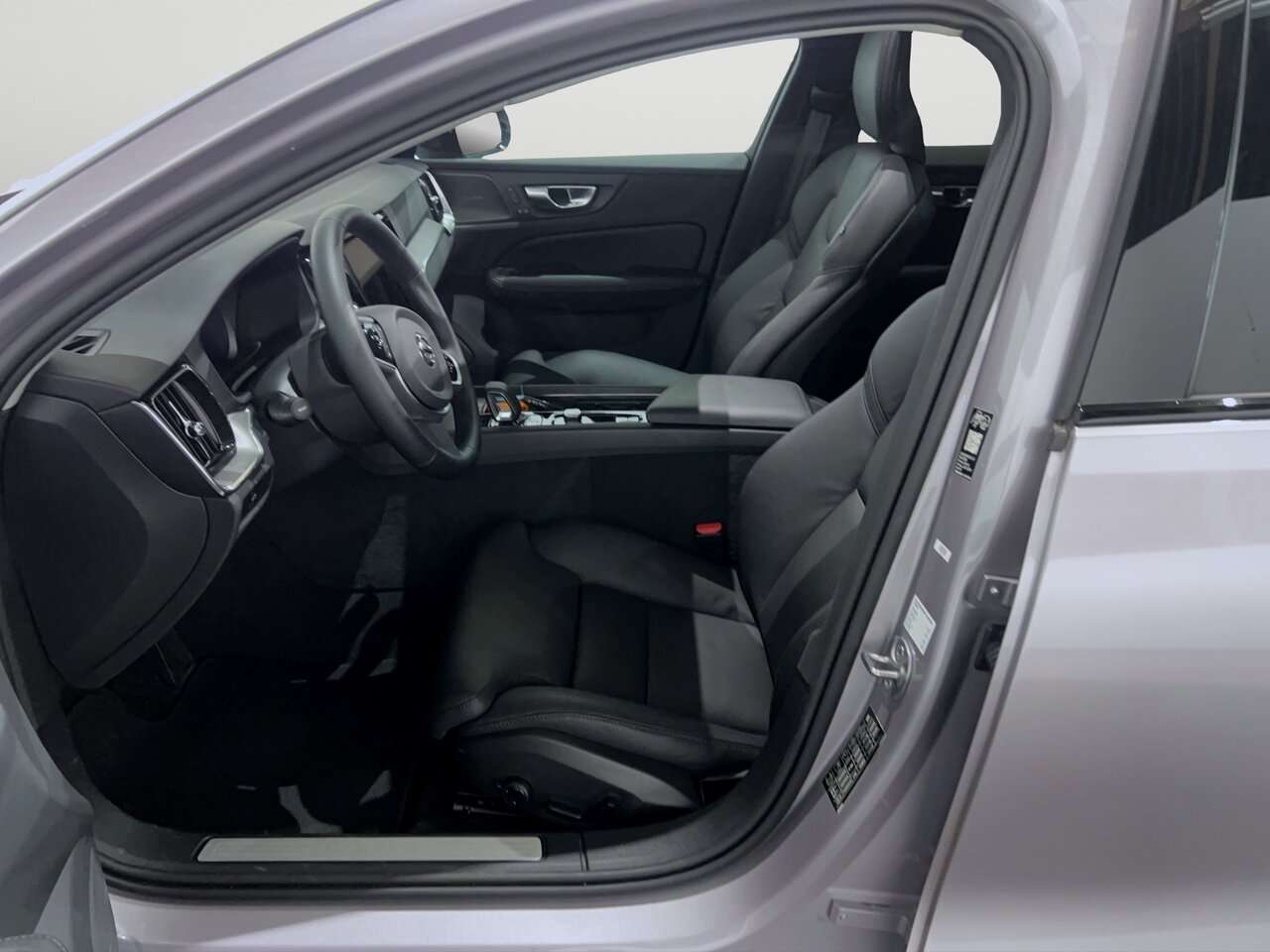 Volvo V60 B4 PLUS DARK/PANO/HEAD-UP /360° — foto 10 van 24