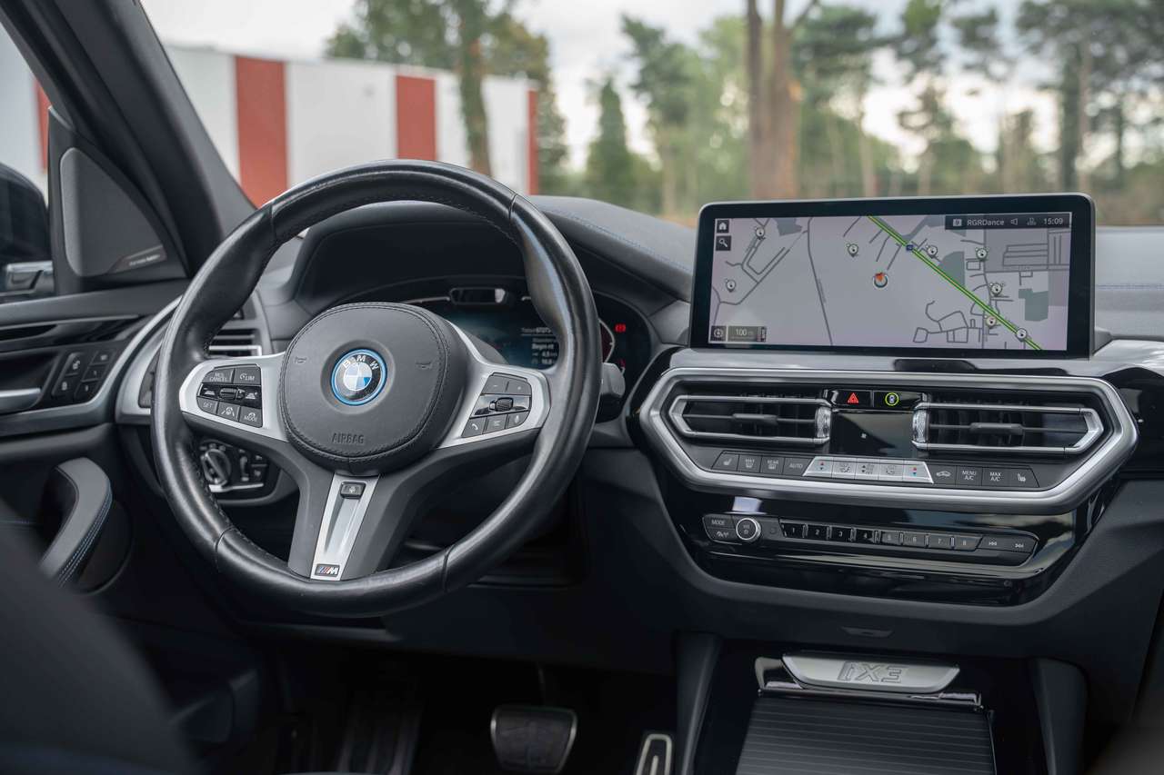 BMW iX3 (2023) — foto 23