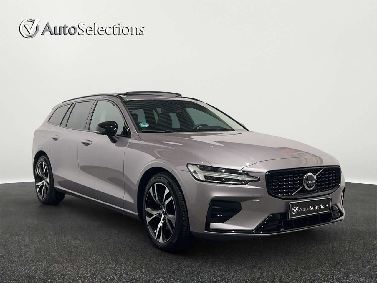 Volvo V60 B4 PLUS DARK/PANO/HEAD-UP /360° — foto 2 van 24