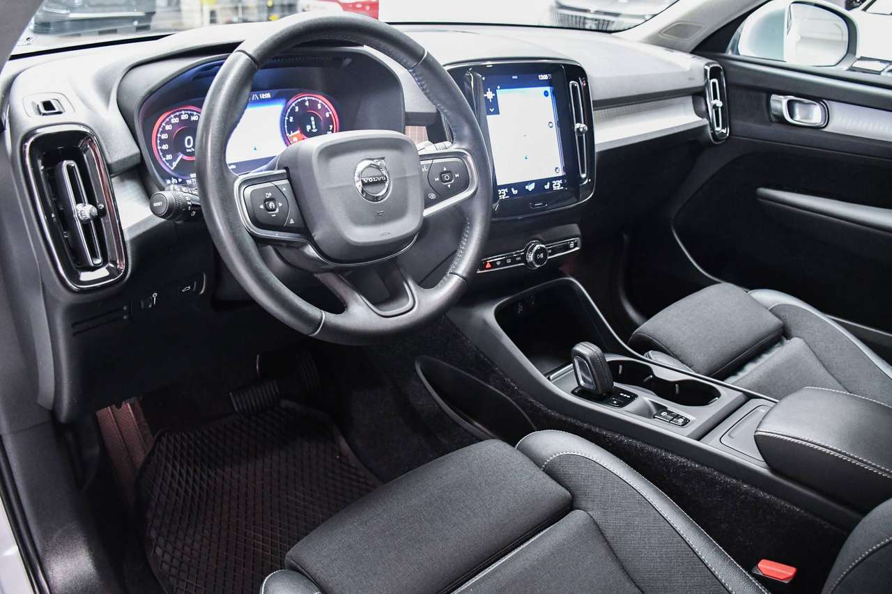 Volvo XC40 XC40 1.5 T3 Momentum Pro Geartronic - NAVIGATIE / TREKHAAK / OPEN PANO_DAK / CAMERA / SMARTLINK — foto 9 van 18