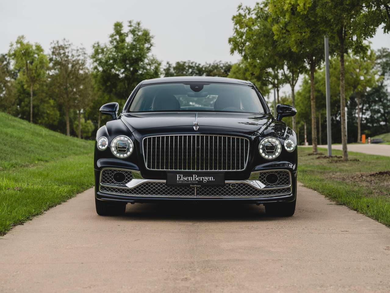Bentley Flying Spur AZURE HYBRID - 4 SEAT - TOURING SPECIFICATION — foto 2 van 25