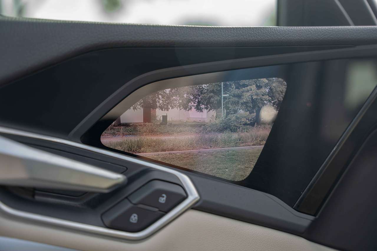 Audi e-tron (2021) — foto 21