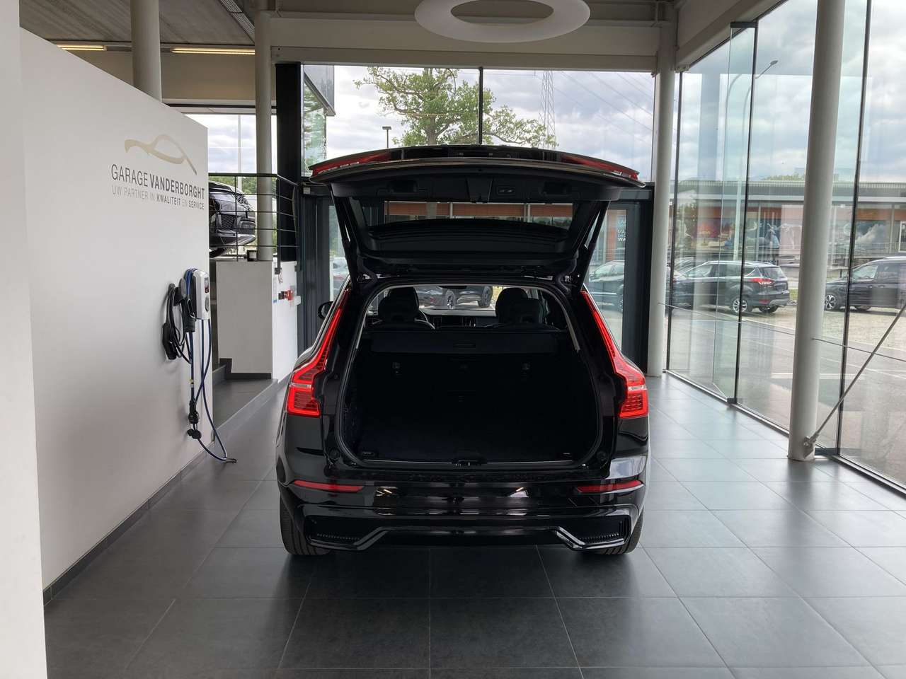 Volvo XC60 PLUS DARK HYBRID BENZINE AUTOMAAT 43000KM!!!! — foto 6 van 17