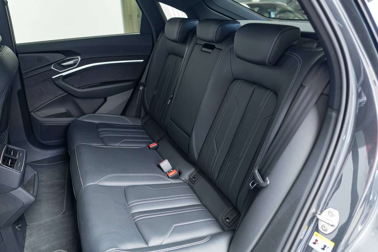 Audi e-tron 95 kWh 55 QUATTRO|2X S-LINE|KEYLESS|SFEERVERL.|ZETELVERW.|ACC|LA|GARANTIE| — foto 19 van 25
