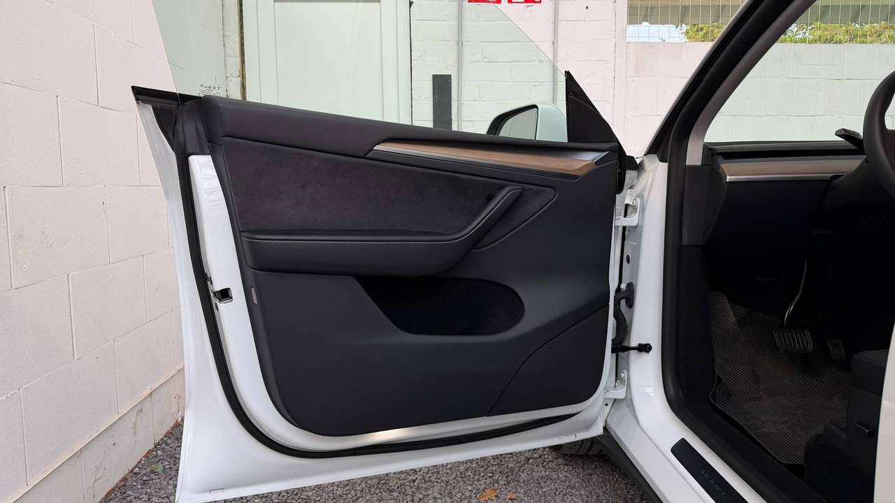 Tesla Model Y RWD | Tesla trekhaak | LFP | HW4 - FSD | BTW wagen | IN OPTIE — foto 25 van 25
