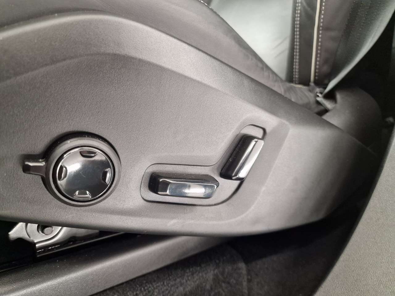 Volvo XC90 ULTIMATE PHEV 7 ZIT-LUCHTVERING-BOWERS & WILKINS — foto 17 van 20