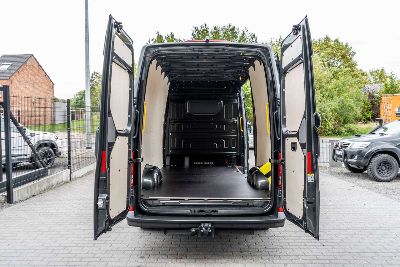 Volkswagen Crafter 35 L3H3 2.0TDI RWD - Automaat- Trekhaak 3500kg / Navigatie/ Camera/ LED - 5j Warranty - 45.300ex — foto 5 van 20