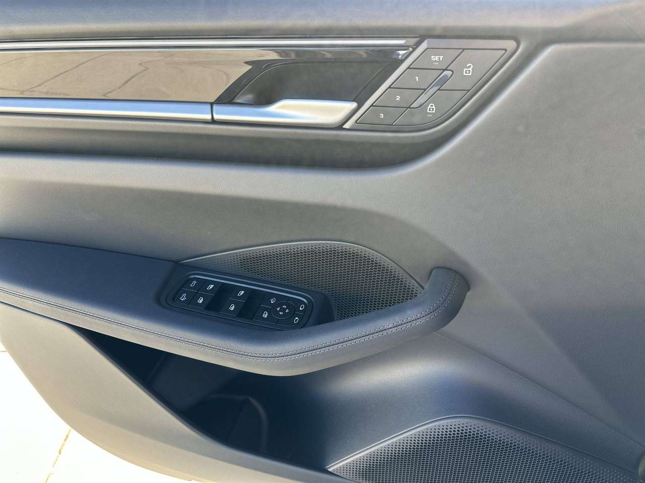 Porsche Macan ELECTRIC  Pano Dak Lederpakket 21" Bose — foto 15 van 19
