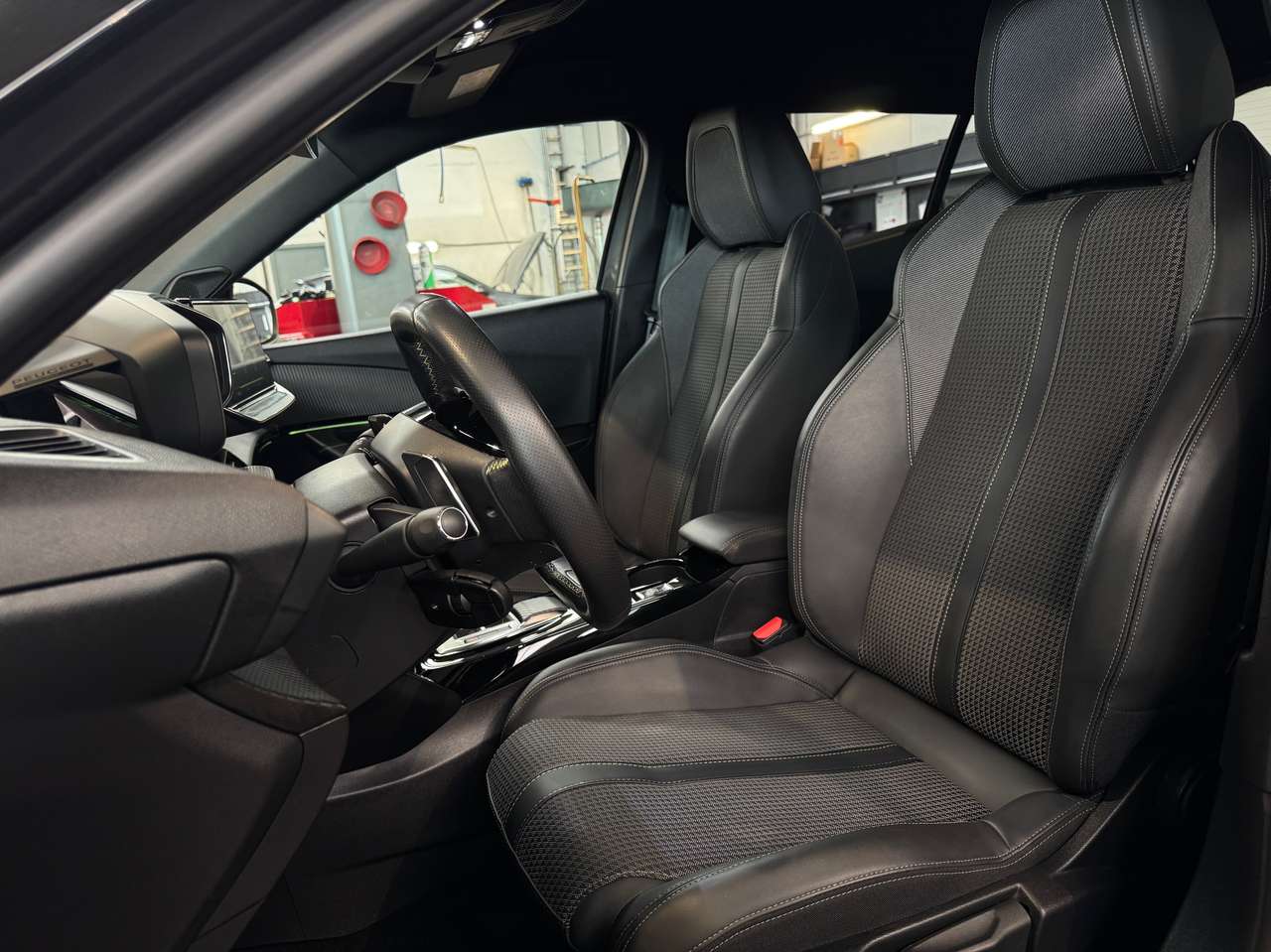 Peugeot 2008 1.2 PureTech GT-Line — foto 6 van 16