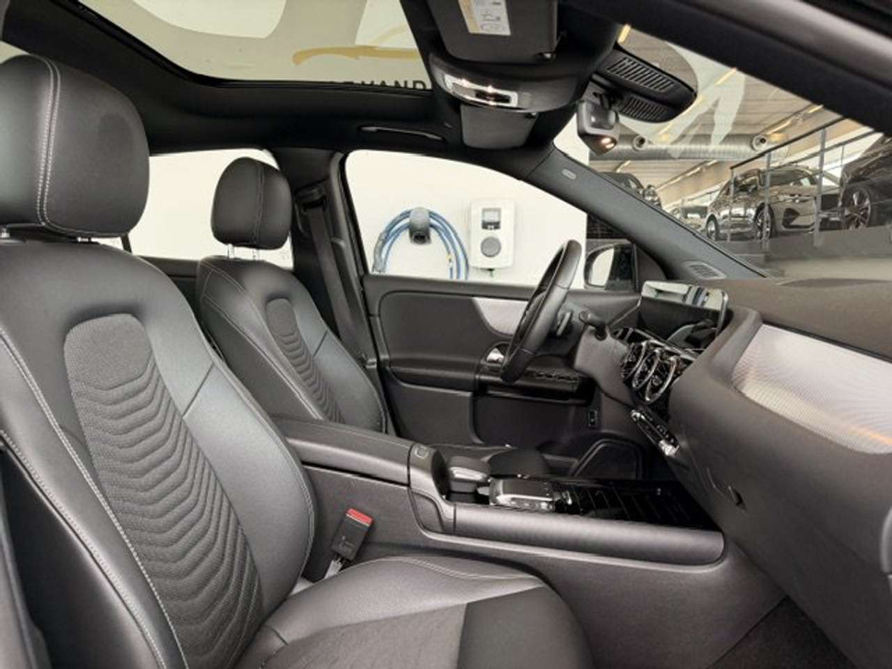 Mercedes-Benz GLA 250 250e PLUG-IN HYBRID AUTOMAAT PANO OPEN DAK — foto 7 van 22