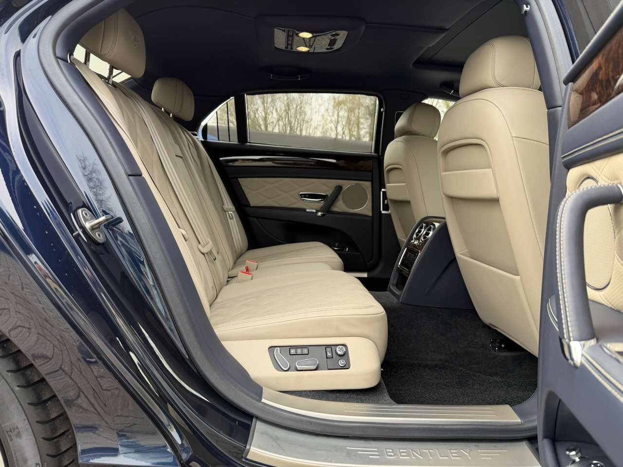 Bentley Flying Spur 4.0 V8 MULLINER FULL HISTORY — foto 8 van 15