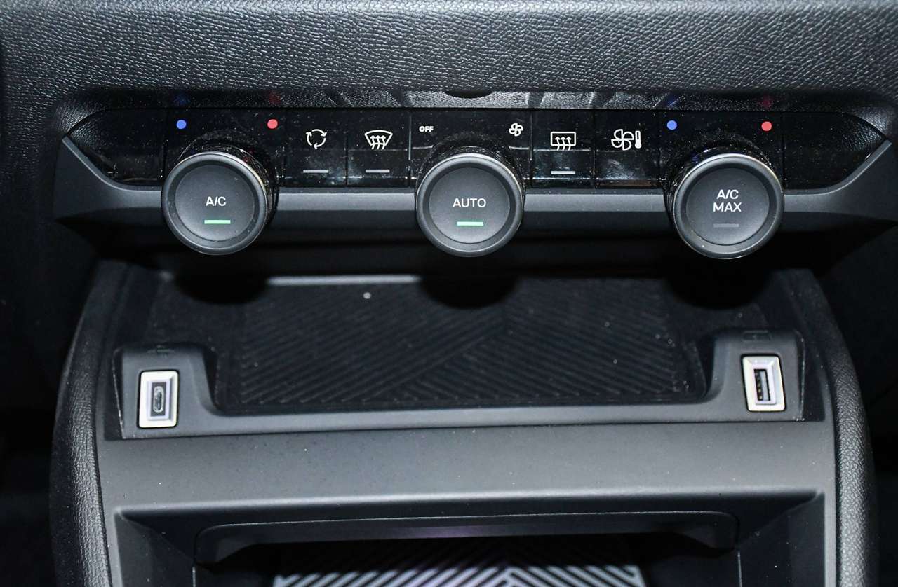 Citroen C4 X C4 X 1.2 MHEV Plus ë-DCS6 Plus - NAVIGATIE / CAMERA / SMARTLINK / PDC / CC — foto 16 van 20