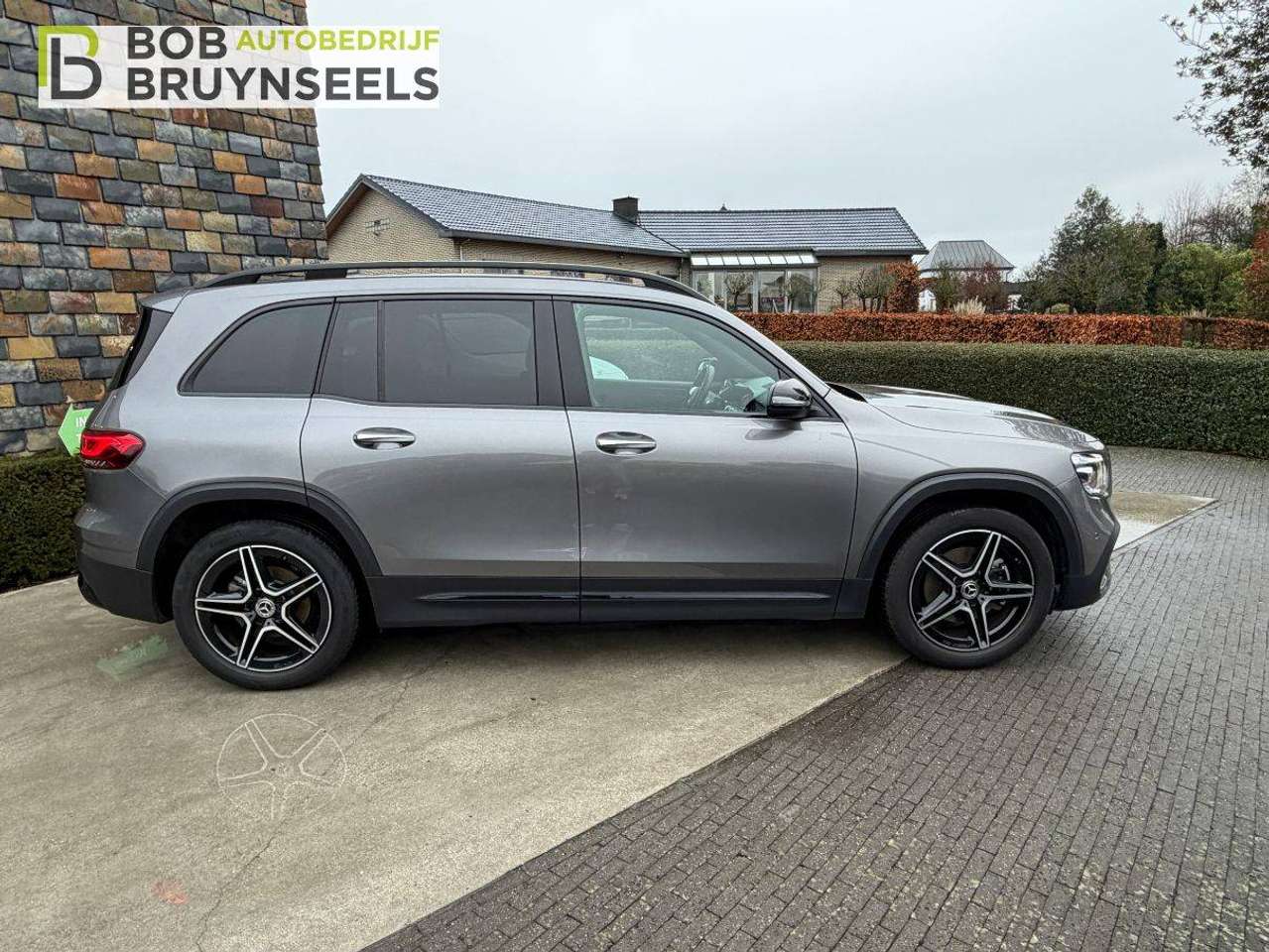 Mercedes-Benz GLB 180 AMG Line | Nightpakket | Trekhaak | Sfeerverlichting | Verstelbare achterbank — foto 6 van 18