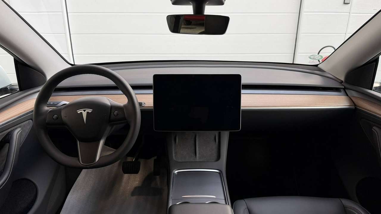 Tesla Model Y RWD | Tesla trekhaak | LFP | HW4 - FSD | BTW wagen | IN OPTIE — foto 18 van 25